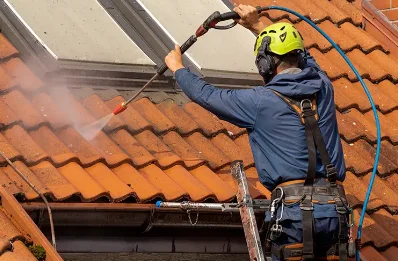 Démoussage et hydrofuge de toiture à Maisontiers
